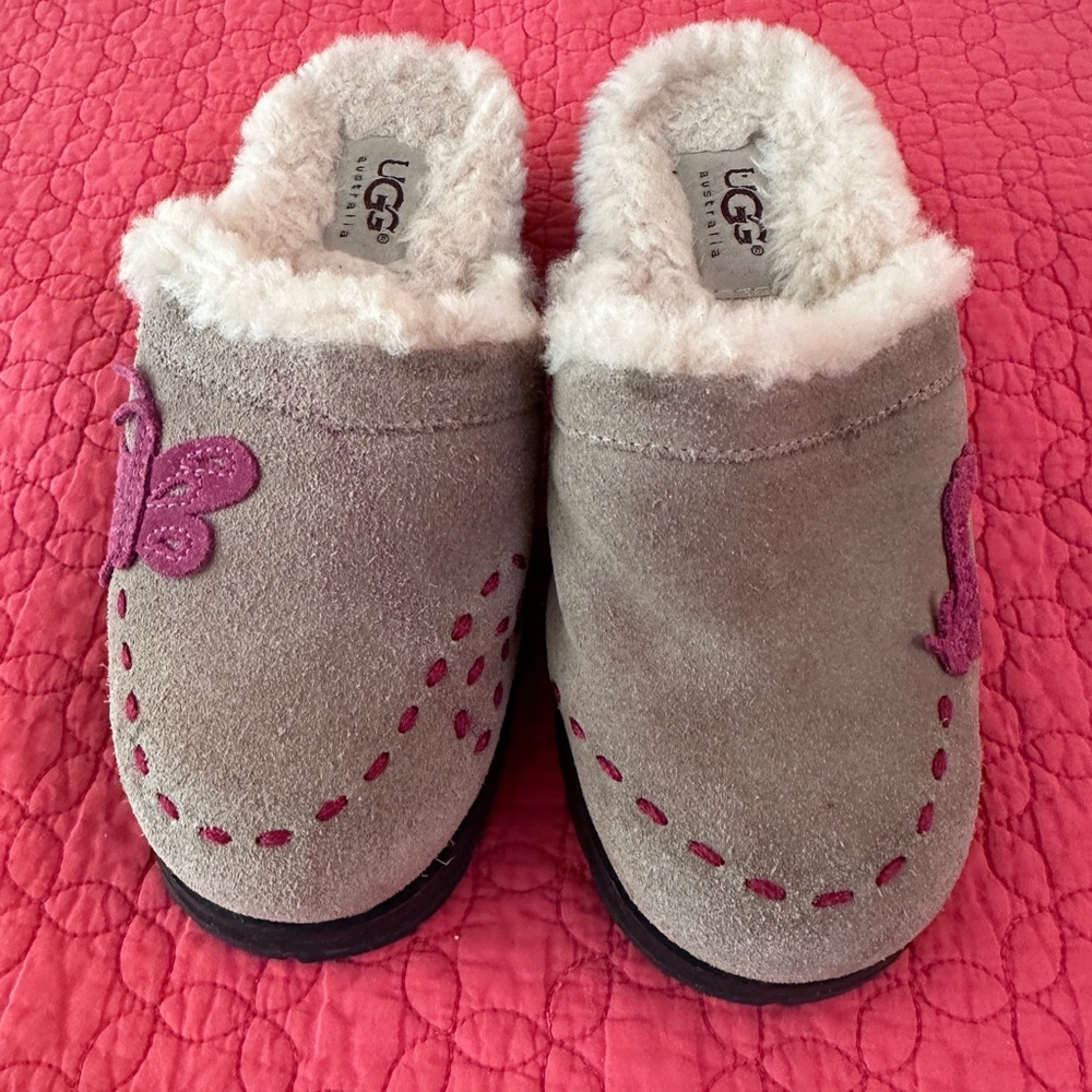Kids UGG Clogs size 1 Genuine leather and sheepskin.
